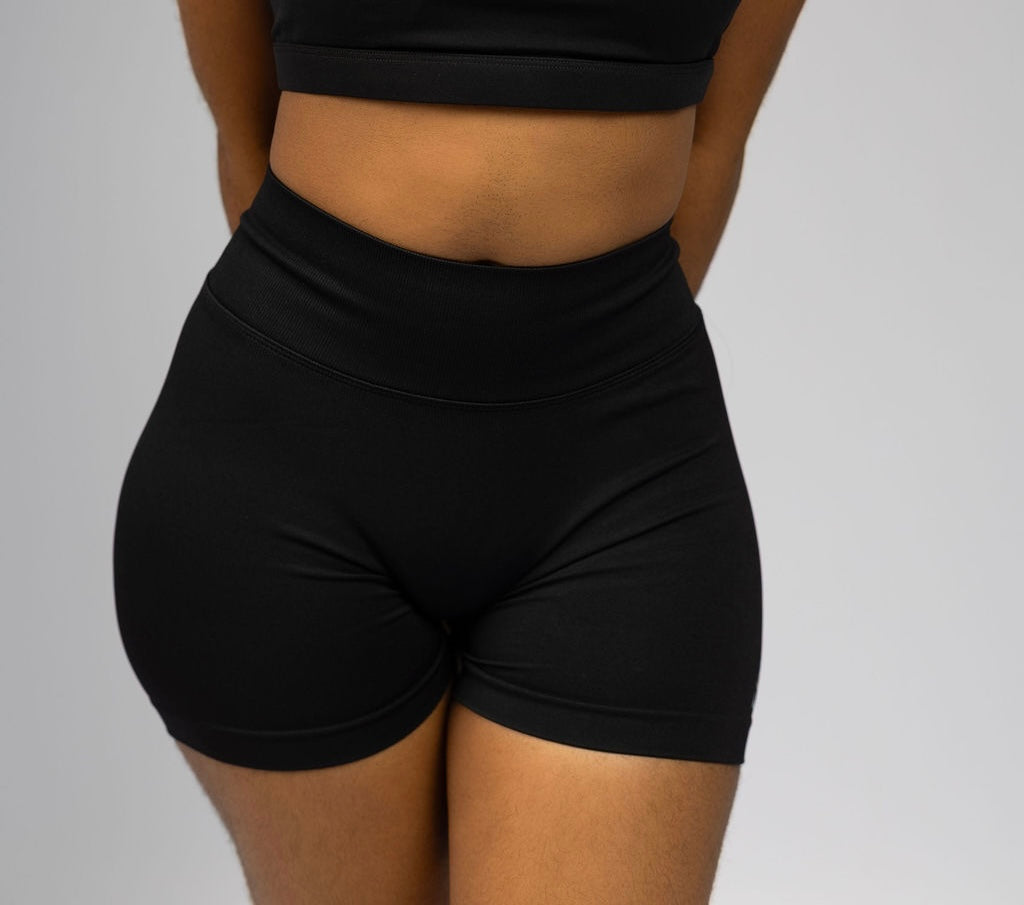 V-BACK SCRUNCH SHORTS