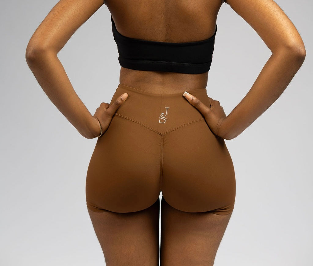 CROSS-WAISTED SCRUNCH SHORTS